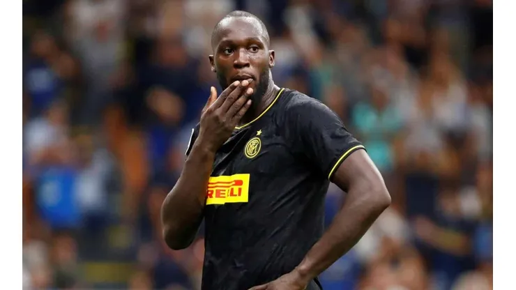 Lukaku, astro da Bélgica e da Inter de Milão, é conhecido pela força e capacidade em fazer gols - Foto: Divulgação.