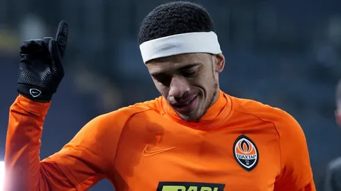 Taison responde à torcida sobre possível volta ao Inter