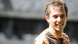 Bernard voltou a “zoar” o Cruzeiro com história de pai de santo