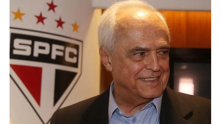 Leco descarta investida em Cavani