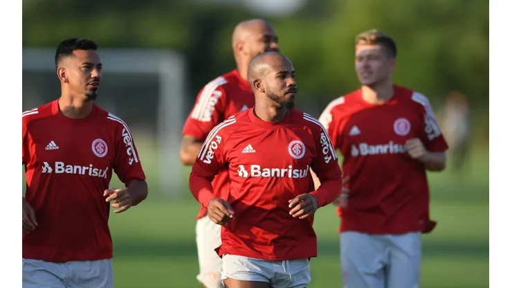 Ajax e Manchester City surgem como "salvação" do Inter