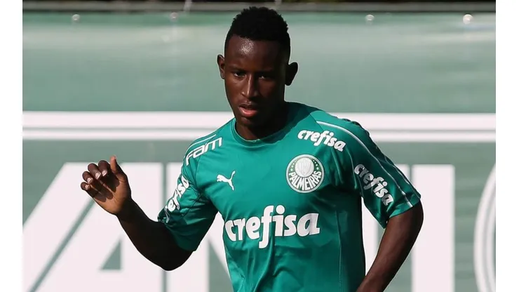 Esperando por Angulo, Cruzeiro busca lateral e meia no mercado