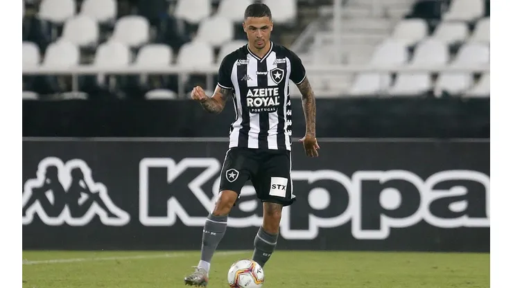 Thiaguinho não foi procurado pelo Bota para devolução e poderá permanecer no clube
