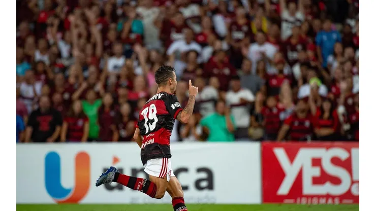 Michael comemora seu primeiro gol em clássico pelo Flamengo