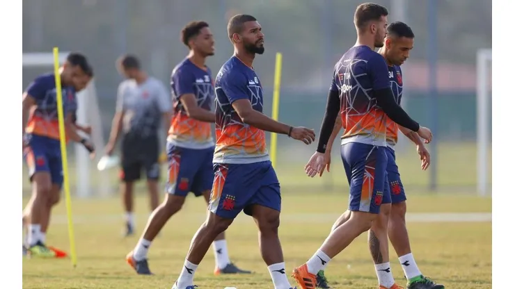 Jogadores do Vasco trocam agressões em treino