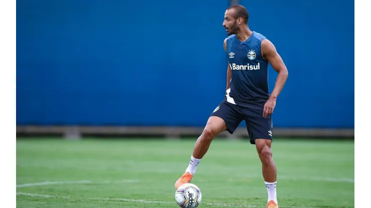 Thaciano busca cavar sua vaga no time do Grêmio