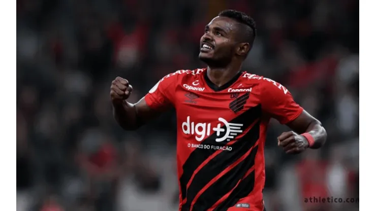 Nikão não garante permanência no Athletico