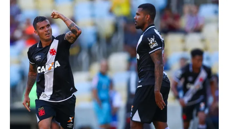 Ramon fará artroscopia no joelho e segue desfalcando o Vasco