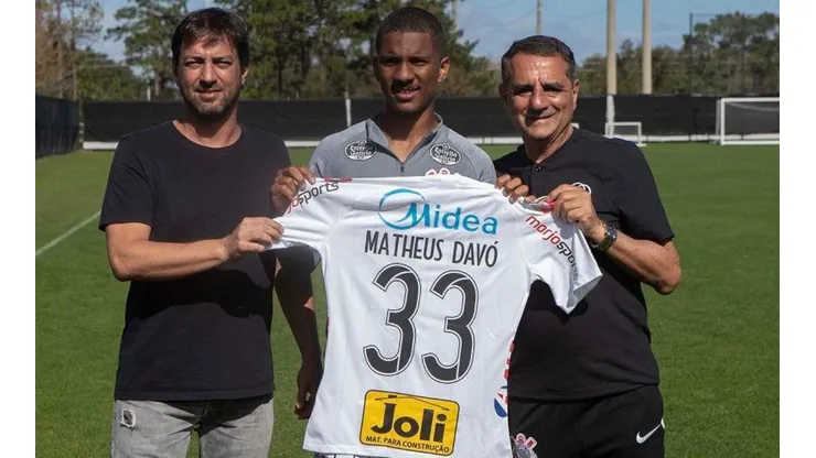 Corinthians poderá emprestar Matheus Davó
