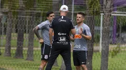 Titular de Tiago Nunes chama atenção nos treinos e já tem data para voltar a joga