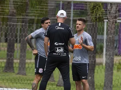 Titular de Tiago Nunes chama atenção nos treinos e já tem data para voltar a joga