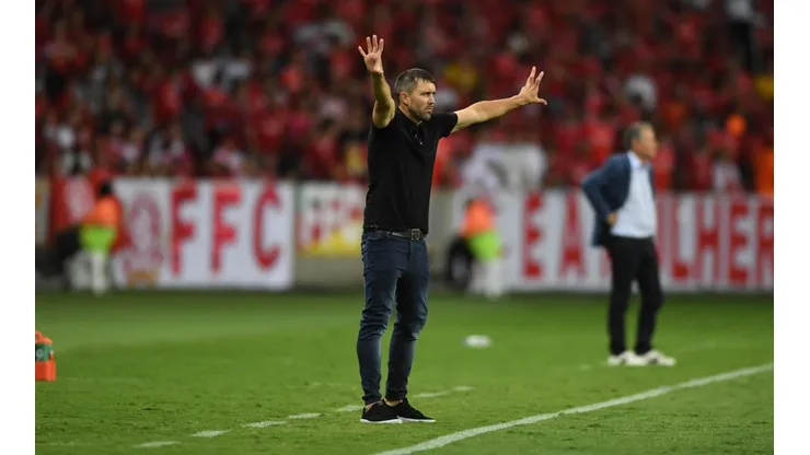 Após vitória do Inter, Coudet elogia desempenho da equipe