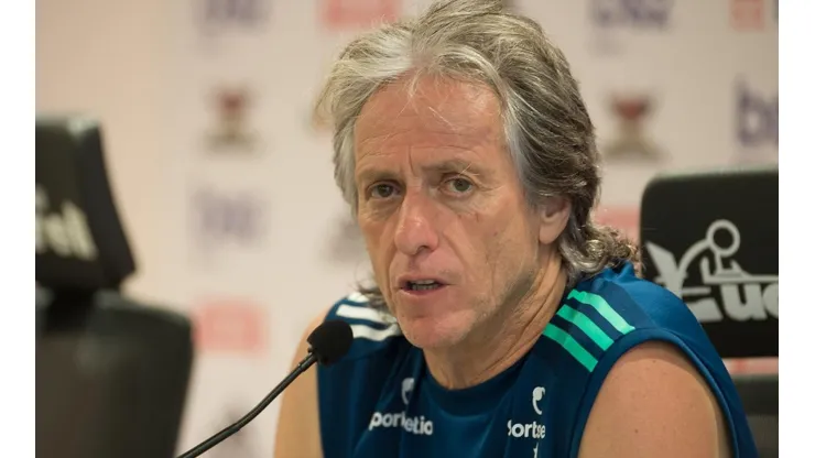 Jorge Jesus cogita improvisar atacante campeão da Libertadores em 2016 na lateral direita