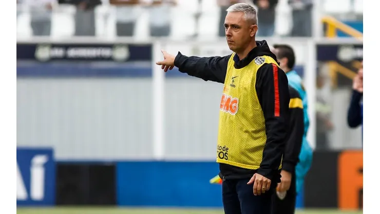 Tiago Nunes ganha reforço para escalar o Corinthians