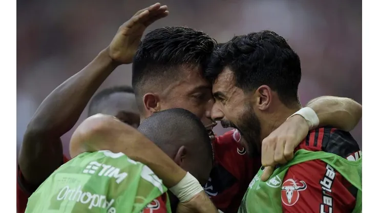 Após Uribe, Athletico age no desespero e define opções de camisa 9 no mercado para a Libertadores