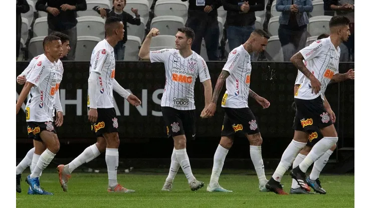 Timão economiza e alivia um pouco mais seu caixa
