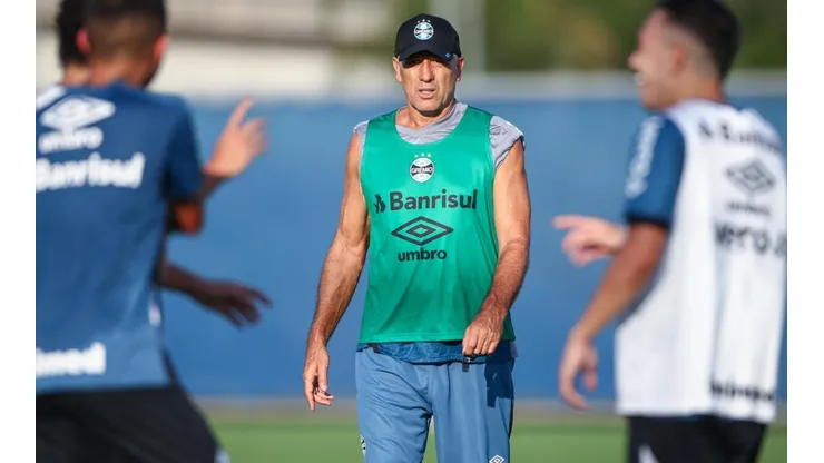Experiente jogador recém-contratado está perdendo espaço no time do Grêmio