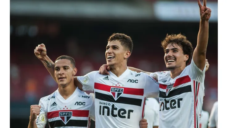 Diniz toma susto em treino desta 4ª e pode ter desfalque