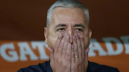 Diretoria "pressiona" Tiago Nunes e surpreende treinador