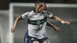 Lateral-direito revelado na base ganhou a primeira oportunidade no time profissional