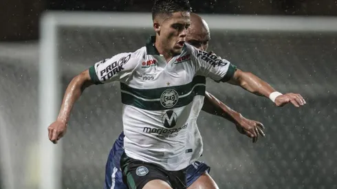 Lateral-direito revelado na base ganhou a primeira oportunidade no time profissional