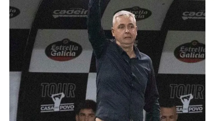 Tiago Nunes sai em defesa de meia contestado no Corinthians