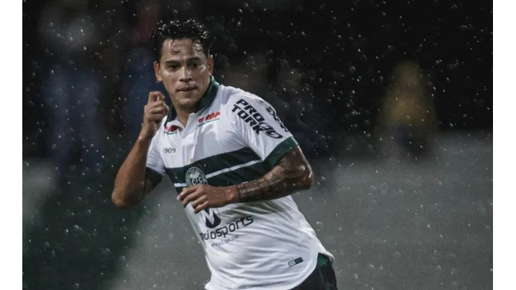 Giovanni Augusto estreia pelo Coritiba e ganha elogios de Eduardo Barroca