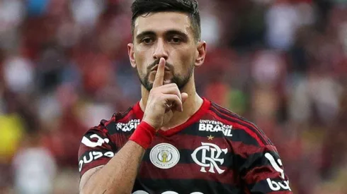 Arrascaeta se envolve em polêmica ao responder site