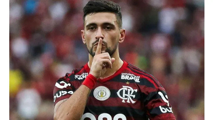 Arrascaeta se envolve em polêmica ao responder site