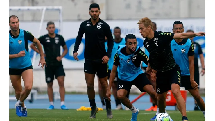 Botafogo estuda dispensa de líder do elenco