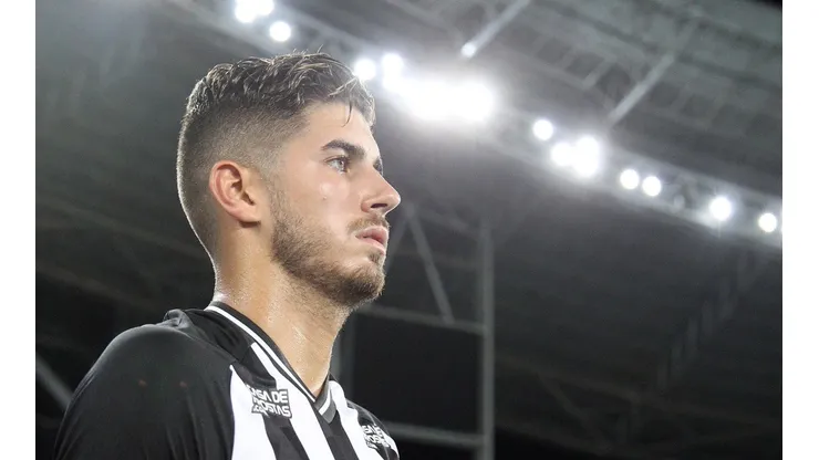 Botafogo encaminha contratação de dupla artilheira