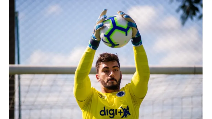 Atlético-MG consulta situação de zagueiro do Cruzeiro