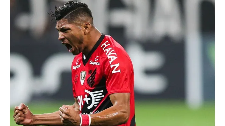 Palmeiras envolve atacante no pacote e fica próximo de anunciar Rony