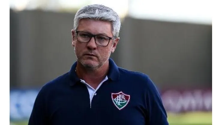 Odair Hellmann é criticado por torcedores nas redes sociais
