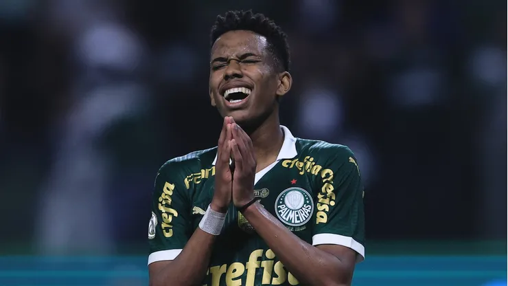 Estêvão levou cartão amarelo contra Atlético-GO, mas está garantido diante do Botafogo