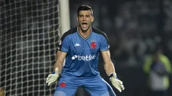 Léo Jardim comemorando lance contra o Timão. Foto: Jorge Rodrigues/AGIF