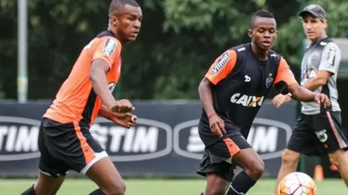 Sport faz sondagens aos zagueiros Tobio e Erazo