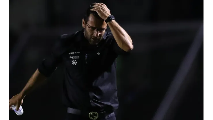 Após goleada em clássico, Valentim fica na "corda bamba" e Botafogo toma decisão sobre futuro do técnico