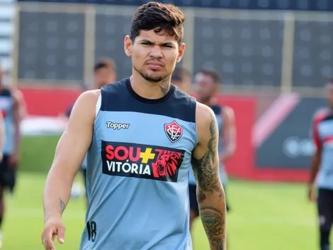 Vitória afasta Léo Ceará e estafe do atacante rebate: "Salários atrasados"