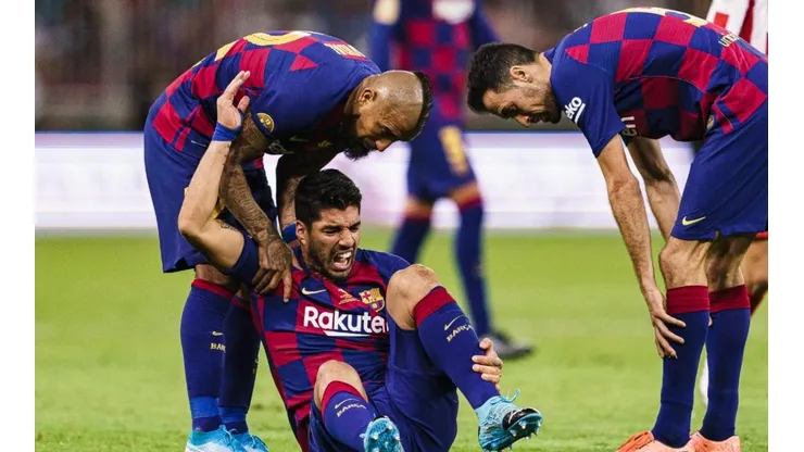Luis Suárez desfalcará Barcelona por quatro meses