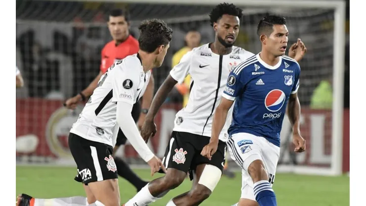 Corinthians renova com meia até 2023
