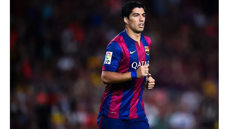 Suárez vai operar o joelho e desfalca o Barça durante as próximas semanas