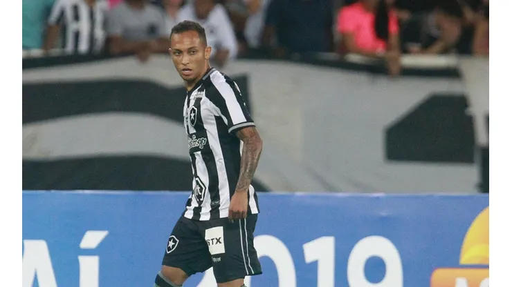 Botafogo decide futuro de Lucas Campos para 2020
