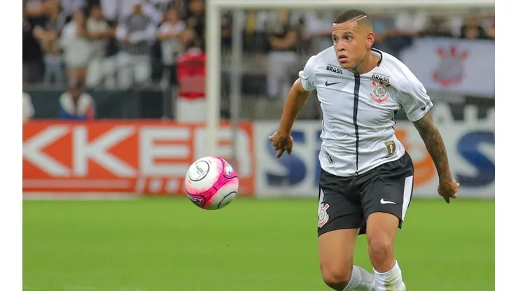 Corinthians fecha empréstimo de Sidcley