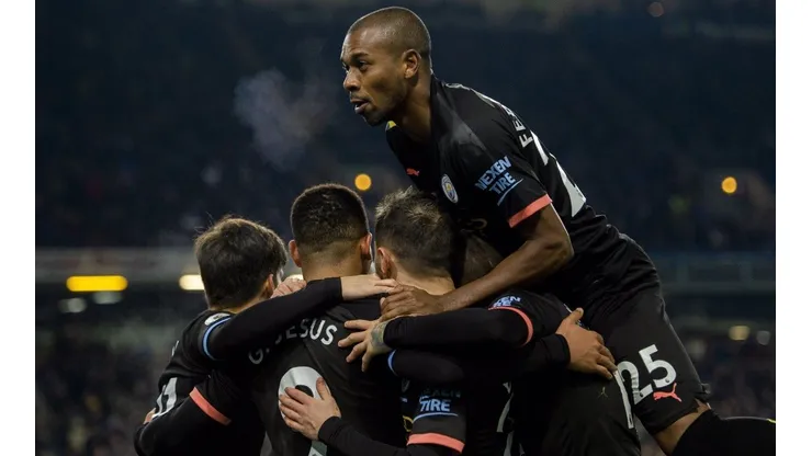 Pep Guardiola afirma que Fernandinho é um dos maiores jogadores do City