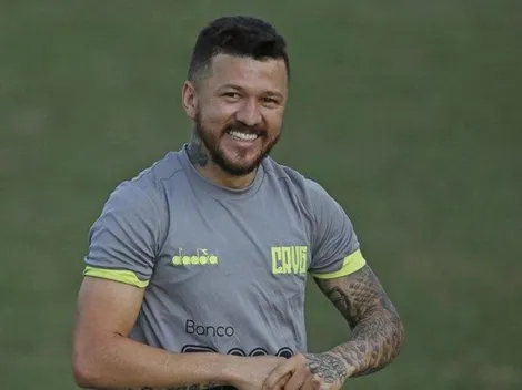 Vasco e empresário de Rossi se reúnem para definir futuro do atacante