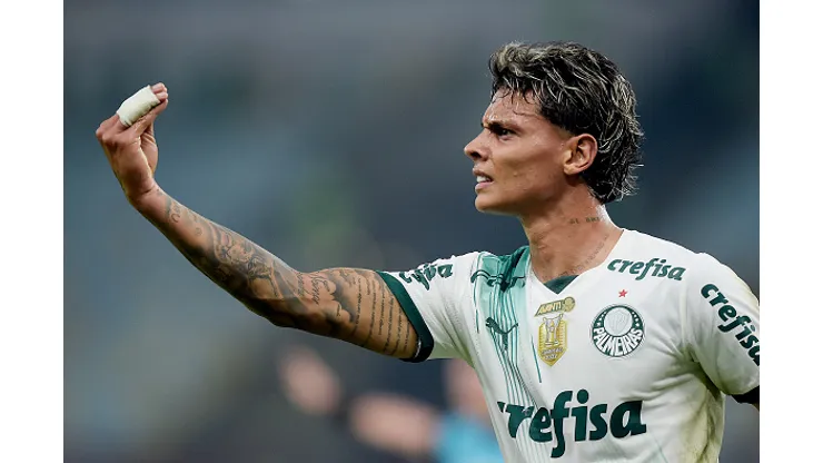 RIO DE JANEIRO, BRAZIL - AUGUST 5: Richard Ríos of Palmeiras reacts during the match between Fluminense and Palmeiras as part of Brasileirao Series A 2023 at Maracana Stadium on August 5, 2023 in Rio de Janeiro, Brazil. (Photo by Alexandre Loureiro/Getty Images)