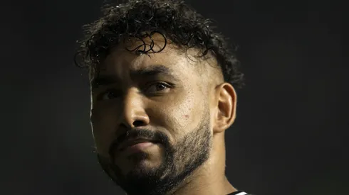 RJ - RIO DE JANEIRO - 29/06/2024 - BRASILEIRO A 2024, VASCO X BOTAFOGO - Payet jogador do Vasco sauda a torcida apos a partida contra o Botafogo no estadio Sao Januario pelo campeonato Brasileiro A 2024. `