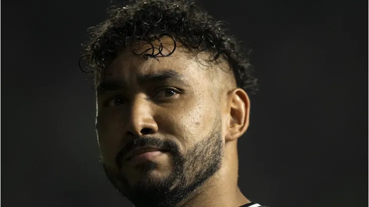 RJ - RIO DE JANEIRO - 29/06/2024 - BRASILEIRO A 2024, VASCO X BOTAFOGO - Payet jogador do Vasco sauda a torcida apos a partida contra o Botafogo no estadio Sao Januario pelo campeonato Brasileiro A 2024. `