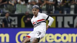 Alan Franco em ação na partida. Foto: Rubens Chiri/Saopaulofc.net